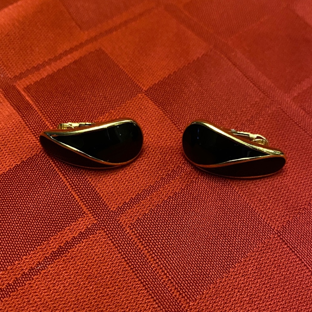 Signed Trifari vintage clip on earrings